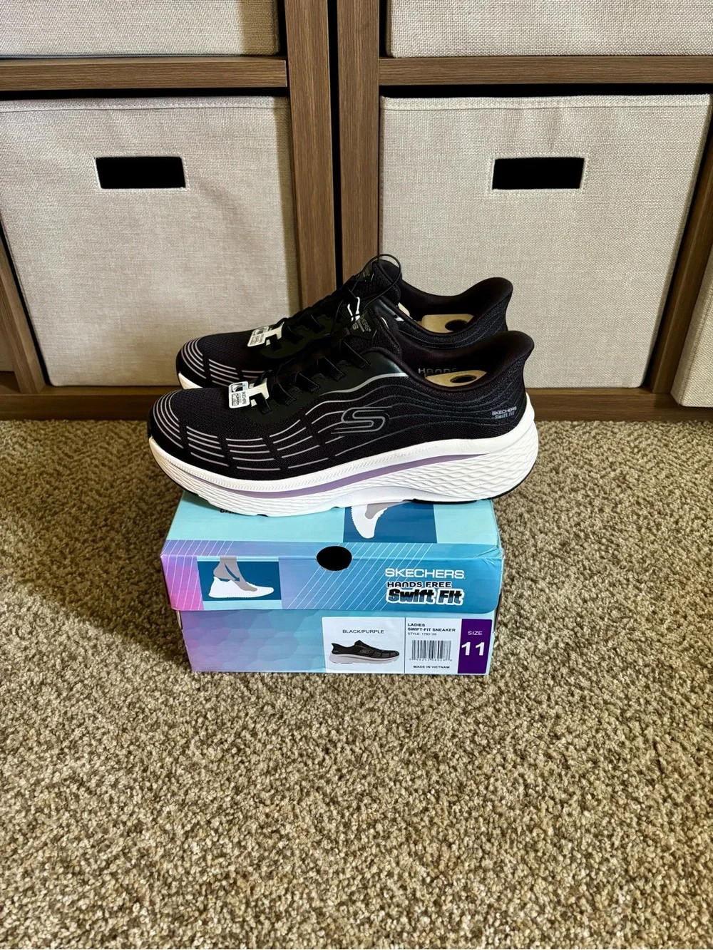 Skechers Swift Fit Size 11 Black and Purple Women's Slip-On Sneakers
